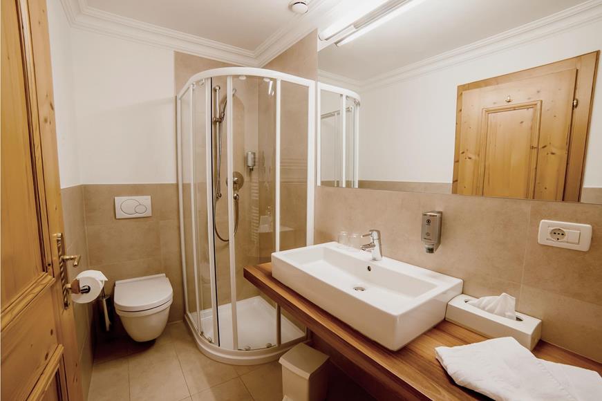Bathroom with shower - Double room North Tradition