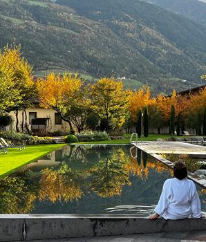 La nostra piscina esterna in autunno