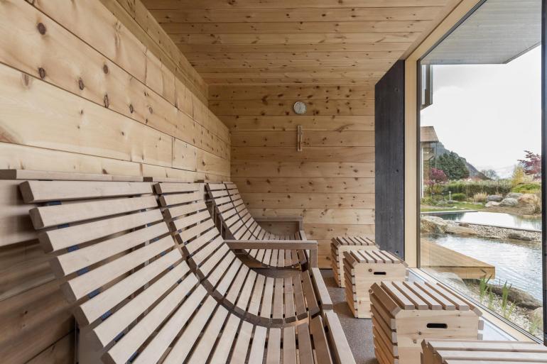 A sauna with a view on the garden